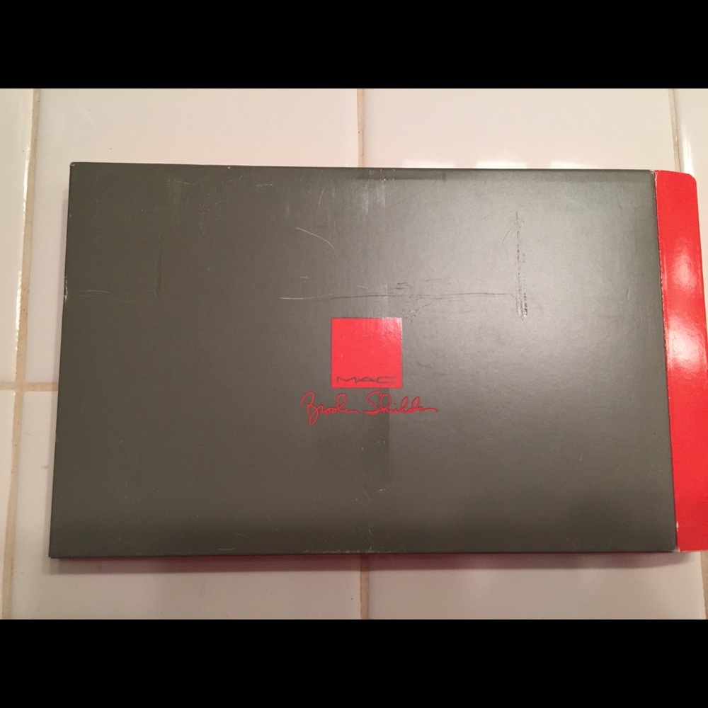 MAC- RARE! Brooke Shields Shadow palette
